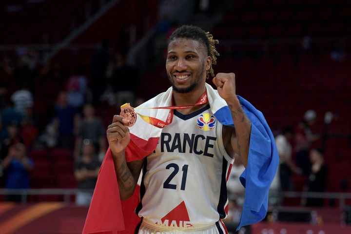 Andrew Albicy, meneur de l'équipe de France avec la médaille de bronze à la Coupe du Monde de basket, à Pékin, le 15 septembre 2019. (NOEL CELIS / AFP)