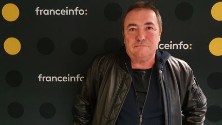 Le réalisateur Fabien Onteniente, invité de franceinfo le 22 mars 2022. (FRANCEINFO / RADIO FRANCE)