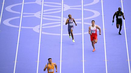 Quincy Wilson a effectué le premier relais du team USA lors des séries du 4x400 m des Jeux olympiques de Paris, le 9 août 2024. (KIRILL KUDRYAVTSEV / AFP)