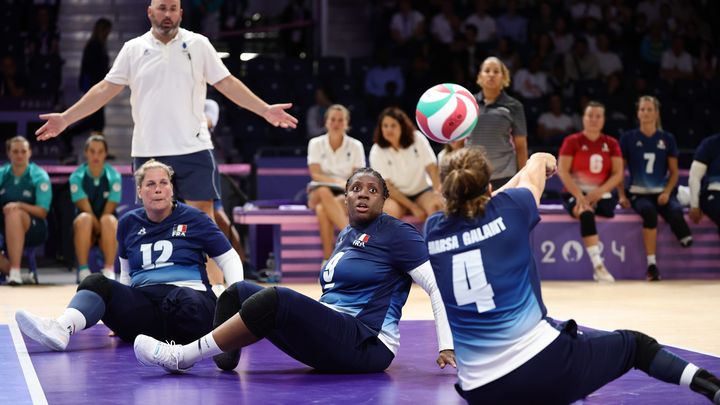 L'équipe de France féminine de volley-ball assis, battue 3 sets à 0 par l'Italie en phase de poules des Jeux de Paris 2024. (MAXPPP)