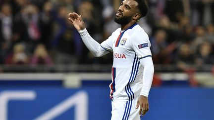 L'attaquant lyonnais Alexandre Lacazette a manqué un penalty face à la Juventus Turin, en Ligue des champions. (JEFF PACHOUD / AFP)