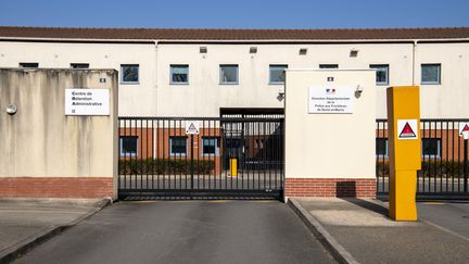 Le centre de rétention administratif (CRA) du Mesnil-Amelot (Seine-et-Marne), le 2 mars 2023. (CORINNE SIMON / HANS LUCAS / AFP)