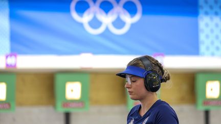 Camille Jedrzejewski lors des qualifications du pistolet à 10 mètres des Jeux olympiques le 29 juillet 2024. (TROULLIAUD / MAXPPP)