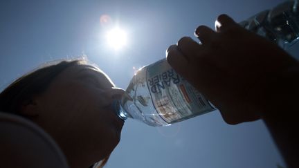  (Au-delà de 22°, les consommateurs achètent en masse des boissons non-sucrées, et ce domaine n'est pas le seul secteur "météo-sensible" de l'économie © Baziz Chibane/Sipa)