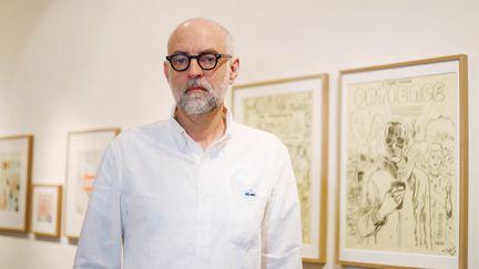 Le dessinateur américain Daniel Clowes pose le 31 janvier 2017 à Paris. (THOMAS SAMSON / AFP)