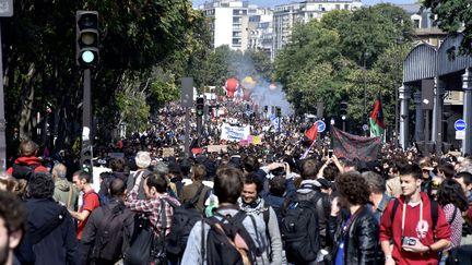 Plusieurs milliers de manifestants prennent part à la journée d'action contre la réforme du Code du travail, initiée par les syndicats&nbsp;CGT, FSU, Solidaires et l'Unef, mardi 12 septembre 2017 à Paris. (PATRICE PIERROT / AFP)