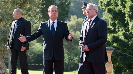 Fran&ccedil;ois Hollande et son homologue libanais Michel Sleimane, &agrave; Beyrouth (Liban), le 4 novembre 2012. (BERTRAND LANGLOIS / AFP)