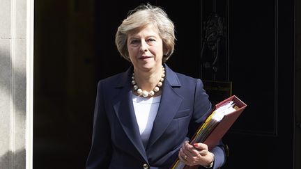 La Première ministre britannique Theresa May quitte le 10, Downing Street, à Londres, le 20 juillet 2016.&nbsp; (NIKLAS HALLE'N / AFP)