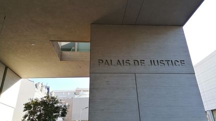 Le tribunal judiciaire de Béziers le 13 décembre 2021. (ROMAIN BERCHET / RADIOFRANCE)