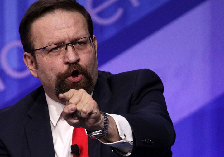 Sebastian Gorka, conseiller adjoint de Donald Trump,&nbsp;à la conférence d'action politique conservatrice à National Harbor,&nbsp;dans le Maryland, le 24 février 2017. (ALEX WONG / GETTY IMAGES NORTH AMERICA / AFP)