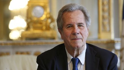 Jean-Louis Debré, encore président du Conseil constitutionnel, pose pour un photographe au Palais-Royal à Paris, le 9 février 2016. (PATRICK KOVARIK / AFP)