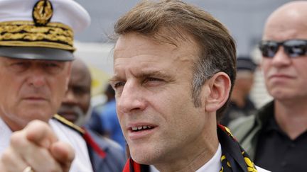 Le président de la République, Emmanuel Macron, le 19 décembre 2024 lors d'une visite de l'hôpital de Mamoudzou, à Mayotte.