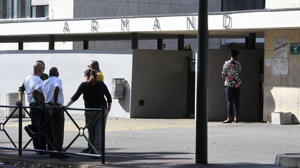 L'entrée du lycée Louis-Armand à Gleize (Rhône), le 13 septembre 2016. (PHILIPPE DESMAZES / AFP)