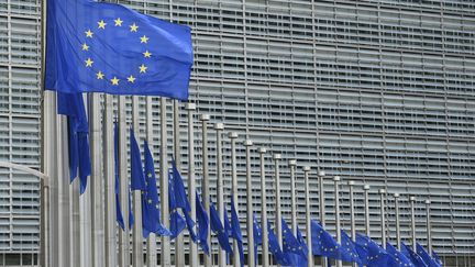 Devant le siège de la Commission européenne, à Bruxelles (Belgique), le 15 juillet 2016. (JOHN THYS / AFP)