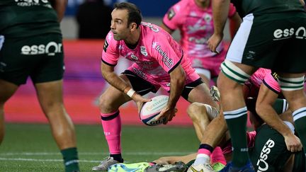 Morgan Parra sous le maillot de Stade Français face à Pau, le 31 décembre 2022. (JULIEN DE ROSA / AFP)