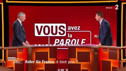 Le ministre de l'Economie, Bruno Le Maire (à gauche), face à l'eurodéputé écologiste Yannick Jadot, le 15 avril 2021 sur le plateau de "Vous avez la parole" sur France 2. (FRANCE 2)