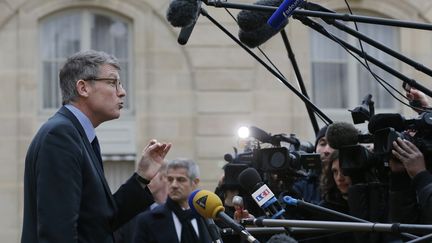 Le ministre de l'Education, Vincent Peillon, s'adresse &agrave; la presse apr&egrave;s le Conseil des ministres, le 23 janvier 2013, &agrave; Paris. (CHRISTIAN HARTMANN / REUTERS)