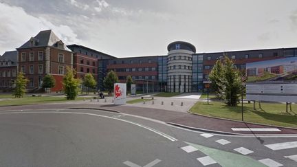 L'h&ocirc;pital de Dieppe (Seine-Maritime), o&ugrave; un homme de 70 ans a &eacute;t&eacute; retrouv&eacute; mort dans les toilettes, le 26 septembre 2013. ( GOOGLE MAPS / FRANCETV INFO)