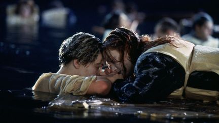 La célèbre scène de fin du film "Titanic" (1997) de James Cameron avec Leonardo Di Caprio et Kate Winslet. (ARCHIVES DU 7EME ART)