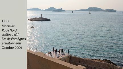 Que Jacques Filiu photographie les plages Gaston Deferre (anciennement parc balnéaire du Prado), la corniche Kennedy, le quartier Dromel ou d'Arenc, son œil reste incisif et précis, loin des clichés que Marseille véhicule. Ses photos ne cherchent pas le «beau carte postale» mais le vrai, le sincère. (Jacques Filiu)