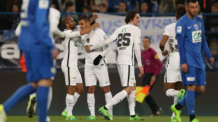 Hatem Ben Arfa (PSG) félicité par ses partenaires (CHARLY TRIBALLEAU / AFP)