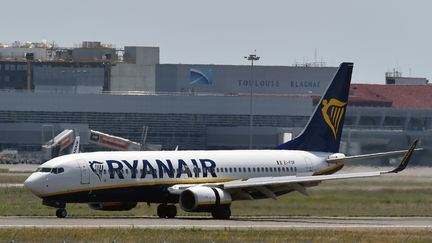 Un avion de la compagnie irlandaise Ryanair à l'aéroport de Toulouse-Blagnac (Haute-Garonne), le 10 juillet 2018. (PASCAL PAVANI / AFP)