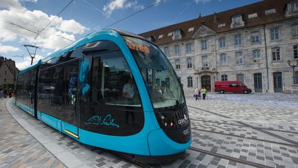 Le tramway de Besançon, en août 2014.&nbsp; (SEBASTIEN BOZON / AFP)