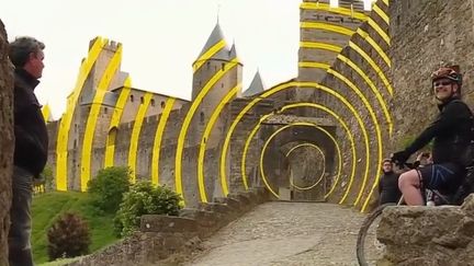 Carcassonne : des cercles jaunes sur les remparts sèment la discorde