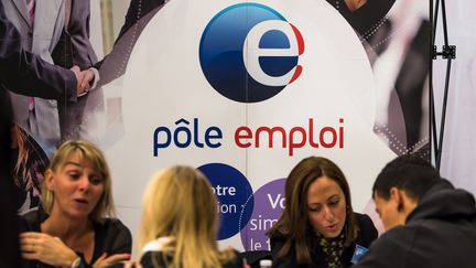 Lors d'un forum organis&eacute; par P&ocirc;le emploi, en septembre 2014, &agrave; Villeneuve-d'Ascq (Nord). (PHILIPPE HUGUEN / AFP)