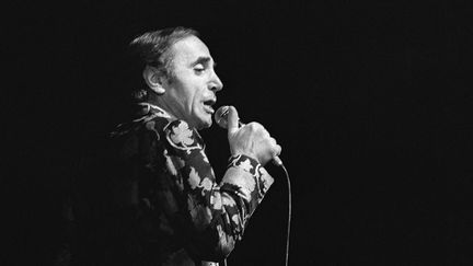 Le chanteur Charles Aznavour à l'Olympia (Paris), le 16 novembre 1972. (- / AFP)