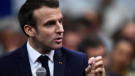 "Gilets jaunes" : Emmanuel Macron sous pression