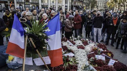 Des drapeaux français place de la République à Paris le 22 novembre 2015. (CITIZENSIDE/YANN KORBI / CITIZENSIDE.COM)