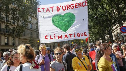 Plusieurs milliers de personnes se sont rassemblées à Paris, le 8 septembre,&nbsp;répondant à un appel citoyen pour faire des enjeux climatiques une priorité du gouvernement. (LEON TANGUY / MAXPPP)