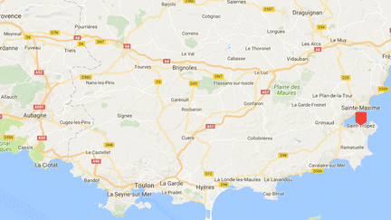 Les braqueurs ont ouvert le feu à au moins à quatre reprises sur les gendarmes qui les poursuivaient dans les ruelles de Saint-Tropez (Var), le 2 janvier 2018. (GOOGLE MAPS / FRANCEINFO)