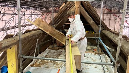 La restauration du toit de la cathédrale d'Angers a pu reprendre. (France Télévisions Eric Aubron)