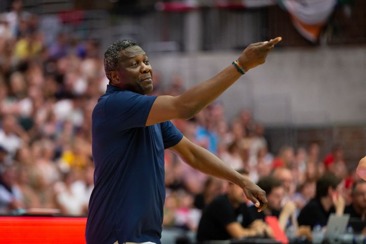 Le sélectionneur de l'équipe de France Jean-Aimé Toupane, lors d'un match de préparation contre la Belgique, à Courtrai, le 4 septembre 2022 (JAMES ARTHUR GEKIERE / BELGA MAG via AFP)