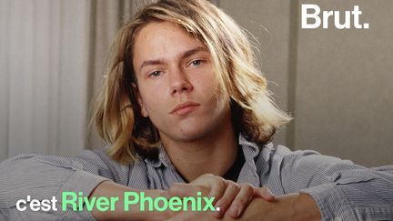 Lui, c'était River Phoenix, acteur, frère et modèle de Joaquin Phoenix, espoir d'Hollywood mort à seulement 23 ans. Voici son histoire.