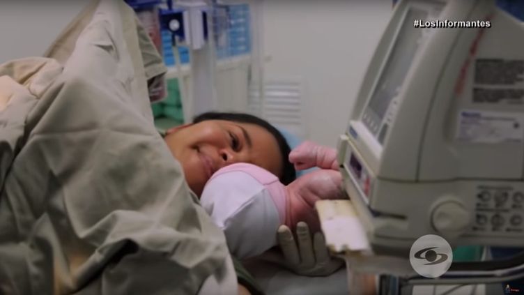 Colombie Un Bebe Opere Des Sa Naissance Pour Retirer Son Frere Jumeau Present Dans Son Abdomen