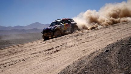 Nasser Al-Attiyah vainqueur de sa 3e étape sur le Dakar 2015 (FRANCK FIFE / AFP)