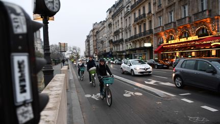 Des cyclistes lors de la grève des transports, le 5 décembre 2019, à Paris. (CHRISTOPHE ARCHAMBAULT / AFP)