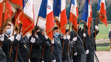 Des anciens combattants rendent hommage aux soldats morts pour la France durant la guerre d'Algérie et les combats du Maroc et de la Tunisie, à Valence (Drôme), le 5 décembre 2021. (CALVIN LECLERE / HANS LUCAS / AFP)