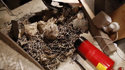 Des croix de bois br&ucirc;l&eacute;es dans une &eacute;glise catholique &agrave; J&eacute;rusalem, le 26 mai 2014, pendant la visite du pape. (THOMAS COEX / AFP)