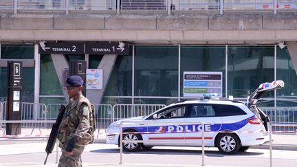 Lyon : qui conduisait la voiture qui s'est introduite sur le tarmac d'un aéroport ?