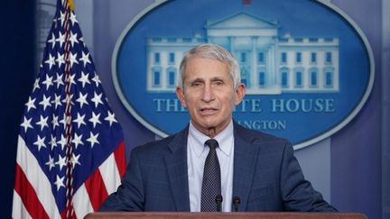 Le&nbsp;conseiller médical en chef du président américain, le Dr Anthony Fauci,&nbsp;lors d'un briefing&nbsp;à la Maison Blanche à Washington (Etats-Unis), le 1er décembre 2021. (MANDEL NGAN / AFP)