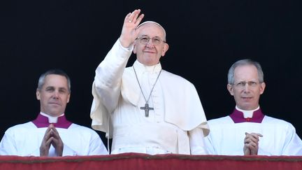 Messe de Noël : le pape appelle à la solidarité envers les migrants