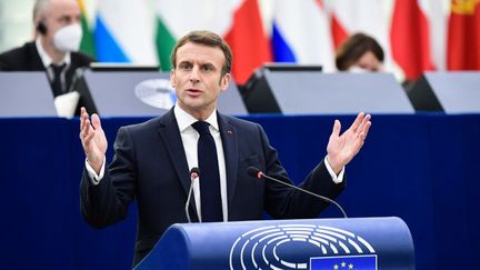 Discours au Parlement européen : Emmanuel Macron temporise mais prépare l'annonce de sa candidature