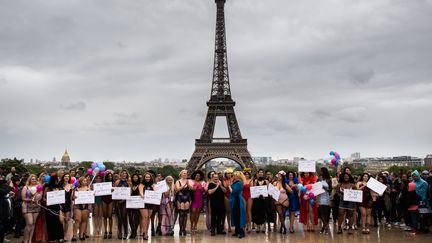 Défilé de mannequins "rondes"&nbsp;dimanche 28 avril 2019 au Trocadéro, pour lutter contre les diktats de la mode (MARTIN BUREAU / AFP)