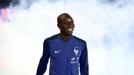 Le milieu de terrain français N'Golo Kanté,&nbsp;lors d'une cérémonie célébrant la victoire&nbsp;de l'équipe de France en Coupe du monde, le 9 septembre 2018 à Saint-Denis (Seine-Saint-Denis).&nbsp; (FRANCK FIFE / AFP)