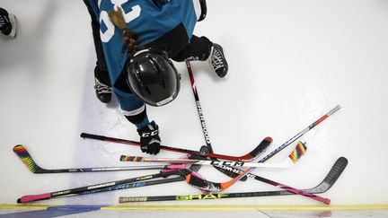 Le scandale de ce bizutage généralisé mis au jour est remonté jusqu'au gouvernement canadien, la ministre des Sports exige que la culture du hockey change. (COLE BURSTON / AFP)