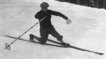 Les premiers skieurs. Photo prise en mars 1929. (GETTY IMAGES / ULLSTEIN BILD DTL. / ULLSTEIN BILD)